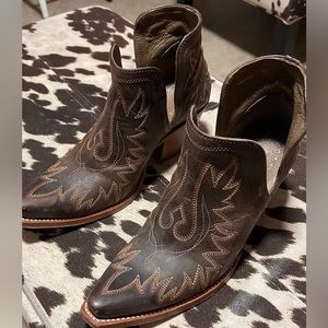 Ariat Dixon brown leather women’s boot 9 B in very good condition